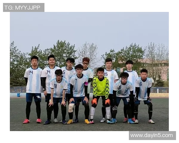 武汉足球队在邀请赛中的团队协作表现分析与评价